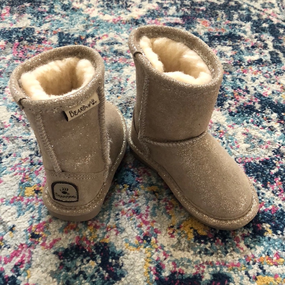 Brand new bear paw toddler boots